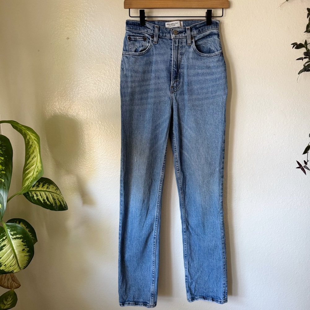 Abercrombie | Curve Love Ultra High Rise 90s Straight Jeans